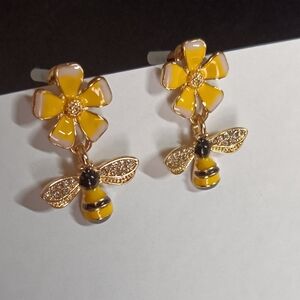 Stud Flower and Bee Earrings (NEW)